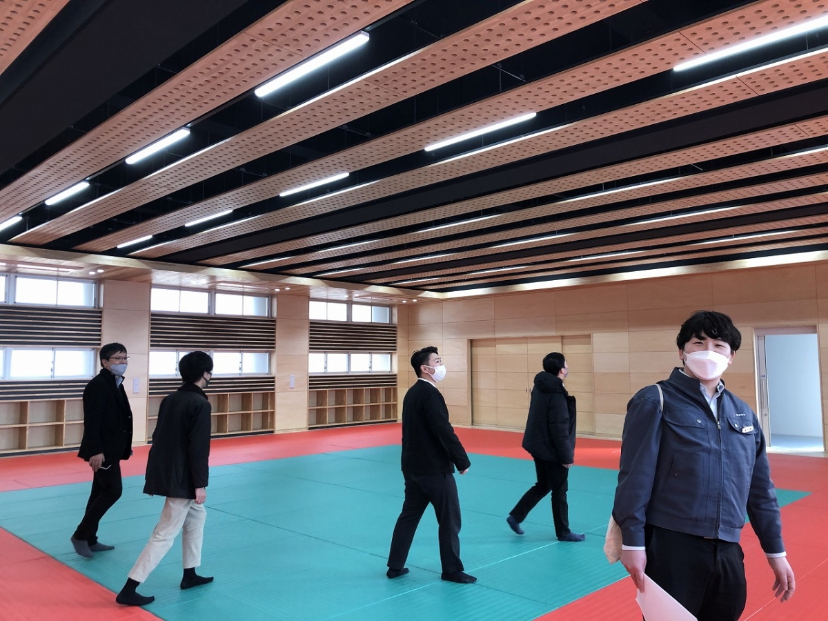 「半田市乙川中学校」完成現場見学会が開催されました　　 　　　　　　　　　　　　　 facebook